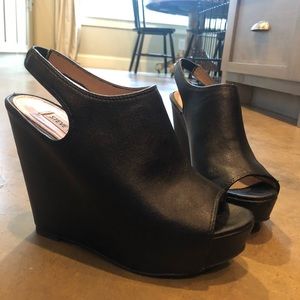 Steve Madden blast wedge